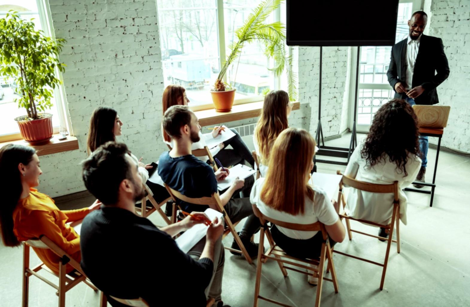 Fortbildungssession in Finanzanalyse